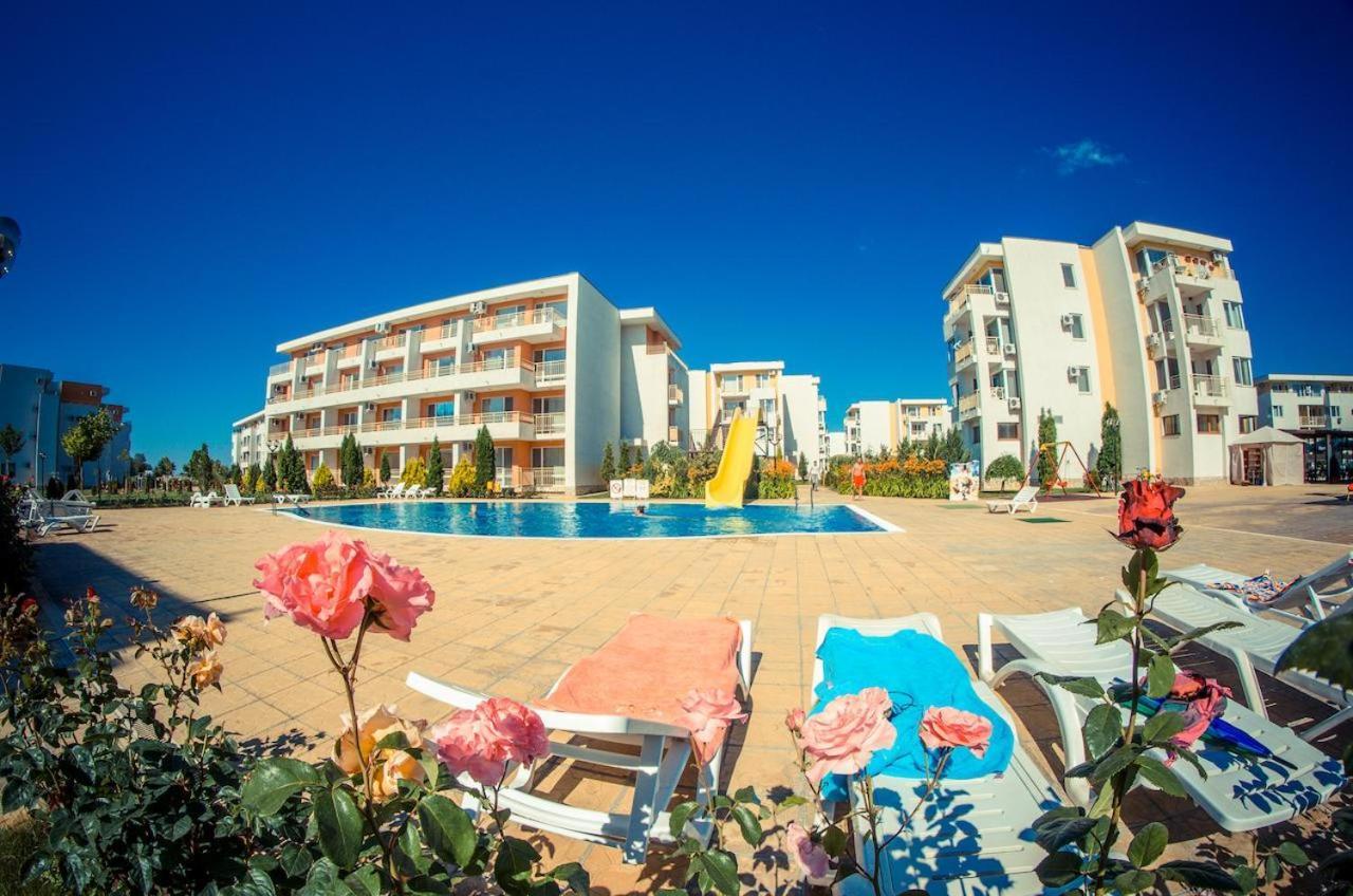 Nessebar Fort Club - Prestige Apartments Pantai Sunny Bagian luar foto