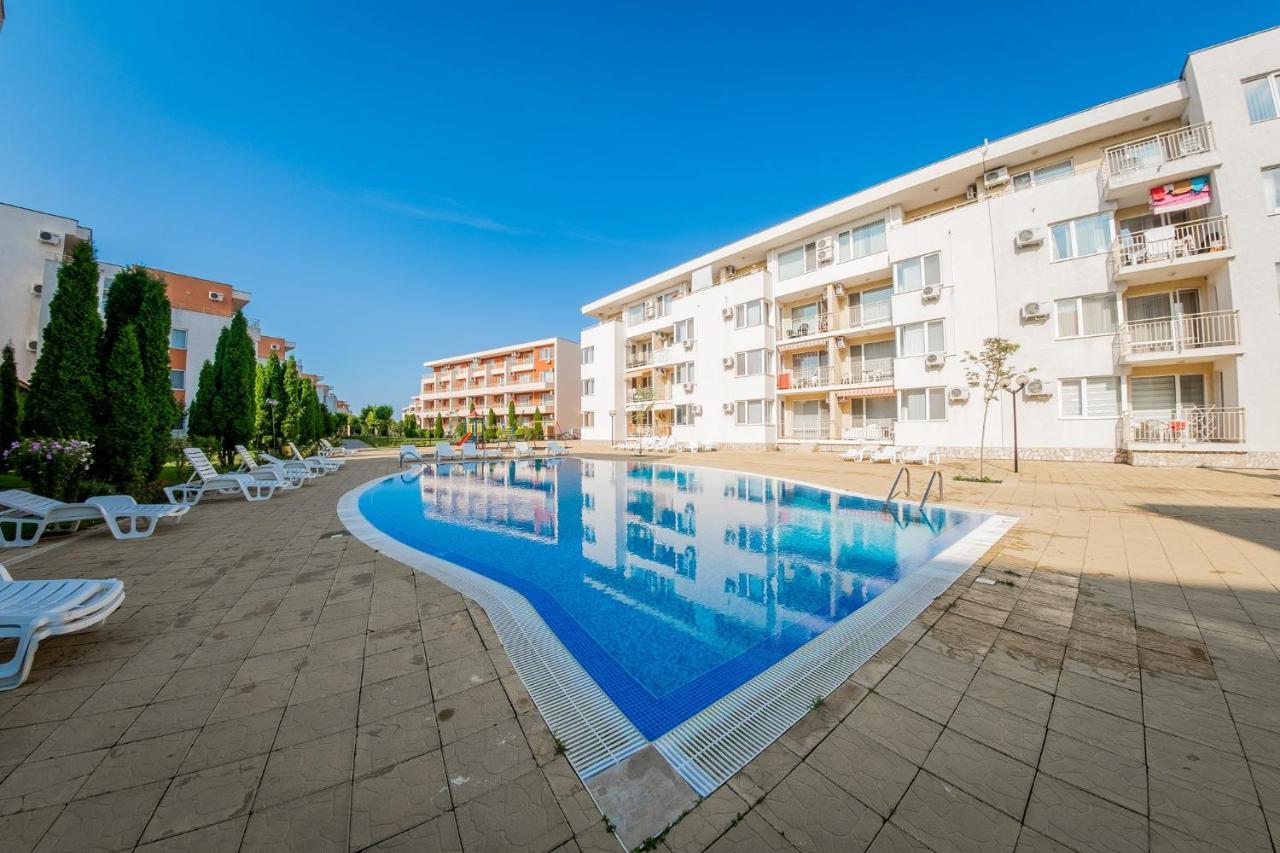 Nessebar Fort Club - Prestige Apartments Pantai Sunny Bagian luar foto