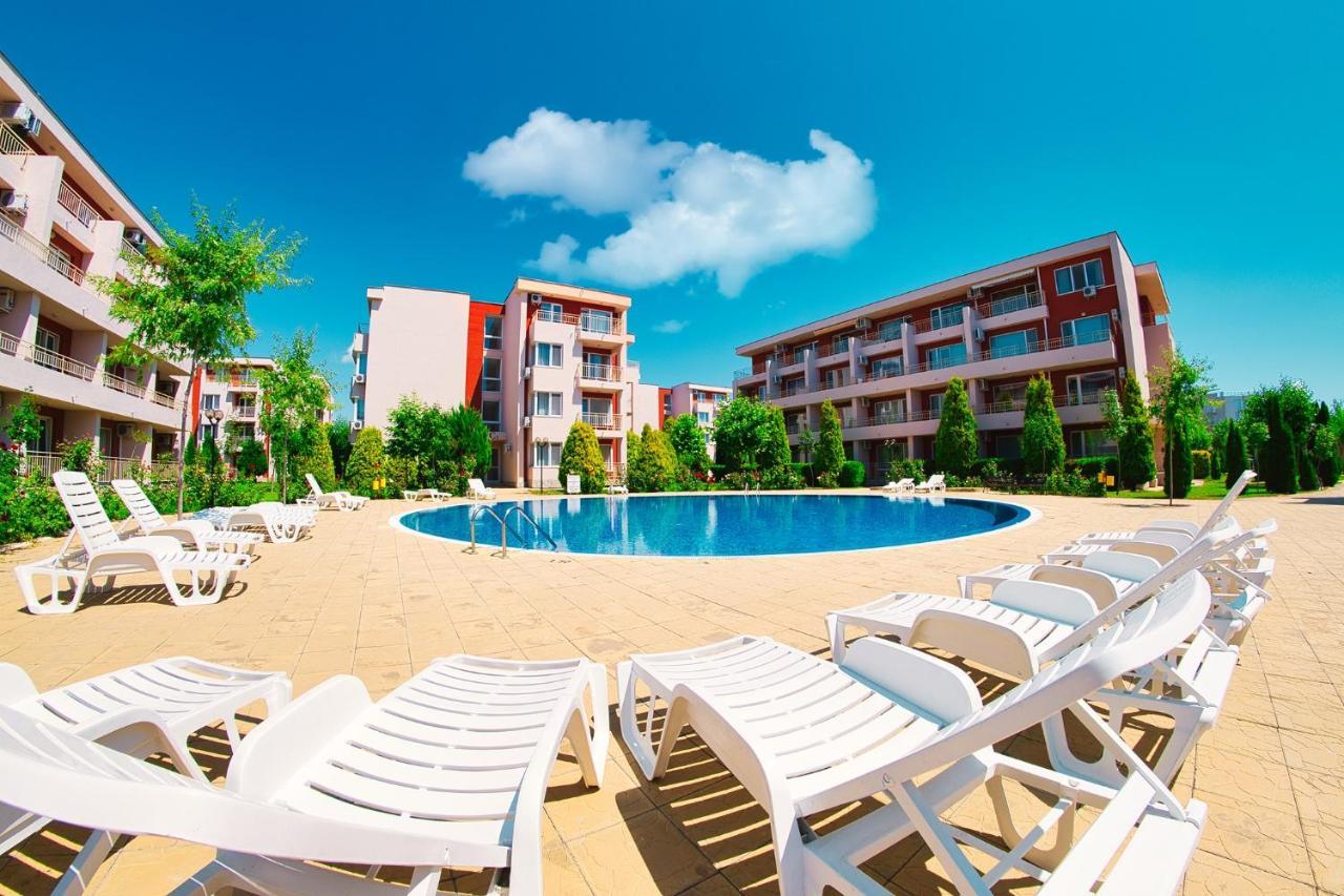 Nessebar Fort Club - Prestige Apartments Pantai Sunny Bagian luar foto